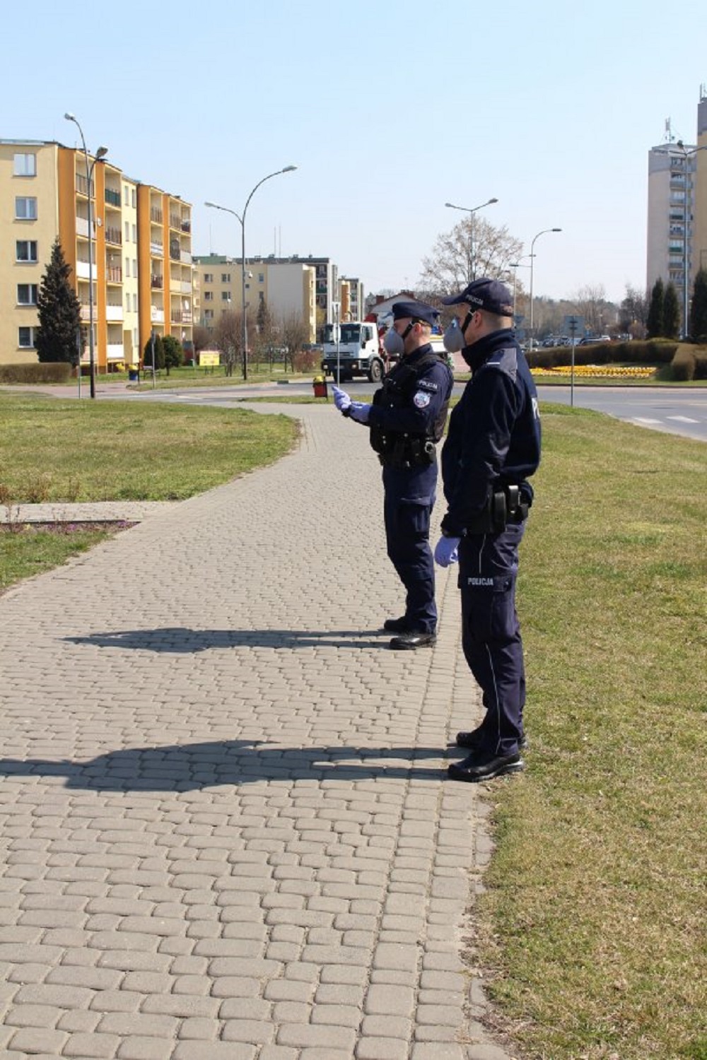 Z PODKARPACIA. Mimo zakazu zgromadzeń, poszli napić się alkoholu - Zdjęcie główne