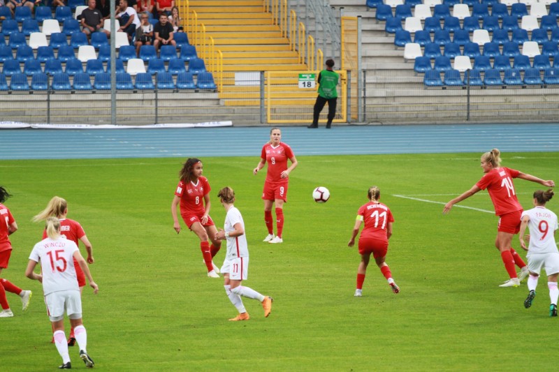 Reprezentacja kobiet zagrała w Mielcu mecz eliminacji Mistrzostw Świata. Polska - Szwajcaria [0 - 0] - Zdjęcie główne