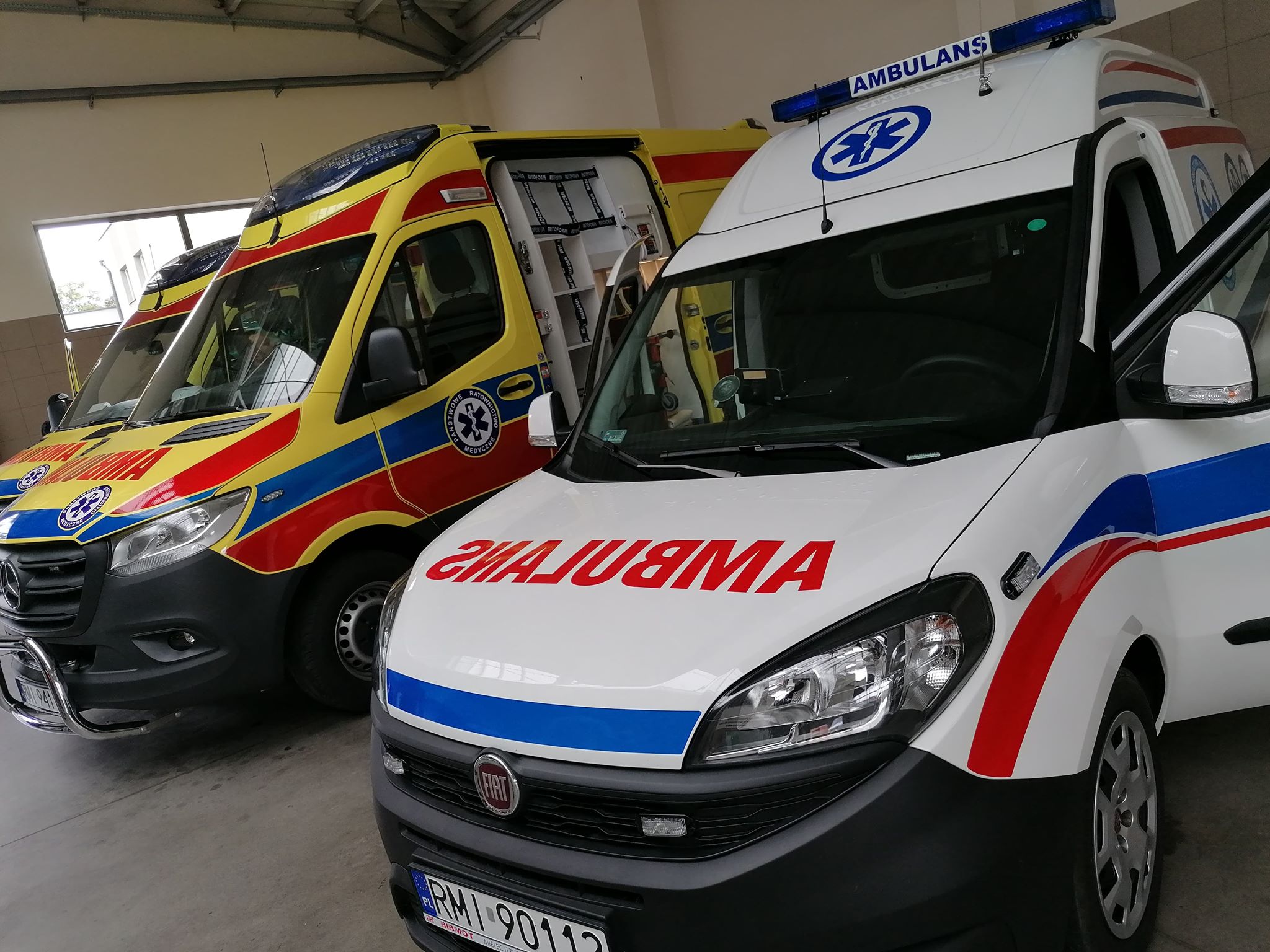 Mieleckie pogotowie wzbogaciło się o nowe karetki i ambulans. Pomógł Urząd Marszałkowski [VIDEO] - Zdjęcie główne