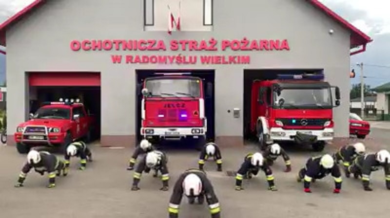 #RadomyślChallange! Strażacy pomagają Wojtusiowi [VIDEO] - Zdjęcie główne