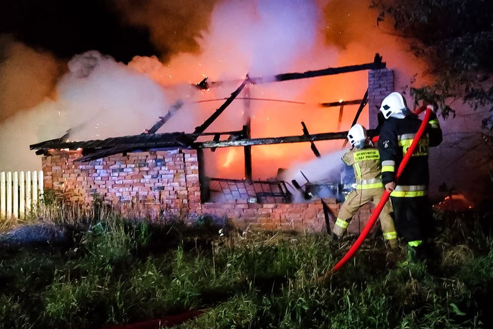 Z regionu. Strażacy gasili pożar stodoły [FOTO, VIDEO] - Zdjęcie główne