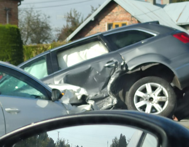 Wypadek w Rzemieniu. Dwie osobówki w rowie - Zdjęcie główne