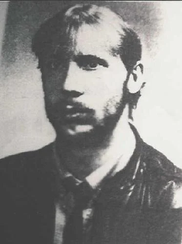 TOMASZ LESZCZYŃSKI