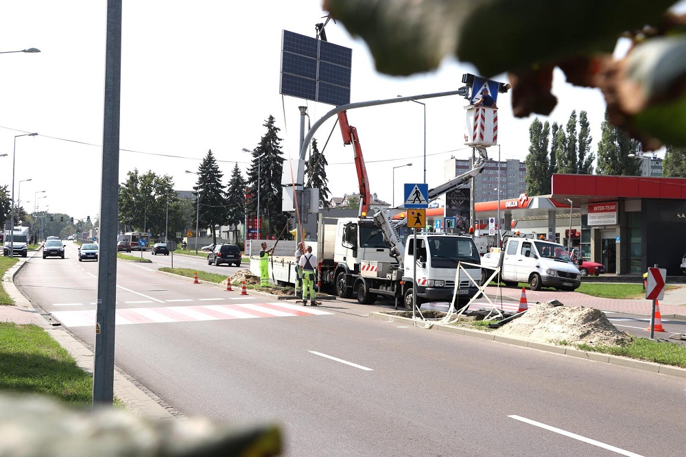 Na Sienkiewicza w Mielcu powstają światła ostrzegawcze! Czy pomoże to zwiększyć bezpieczeństwo w tym rejonie?  - Zdjęcie główne