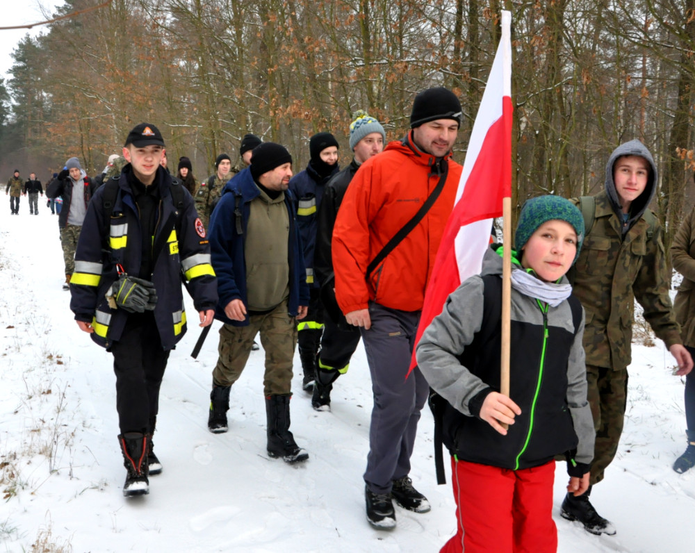  W ubiegłą niedzielę kilkudziesięciu miłośników historii wyruszyło z Nowej Dęby do Mielca szlakiem dawnej kolei wąskotorowej. - Zdjęcie główne