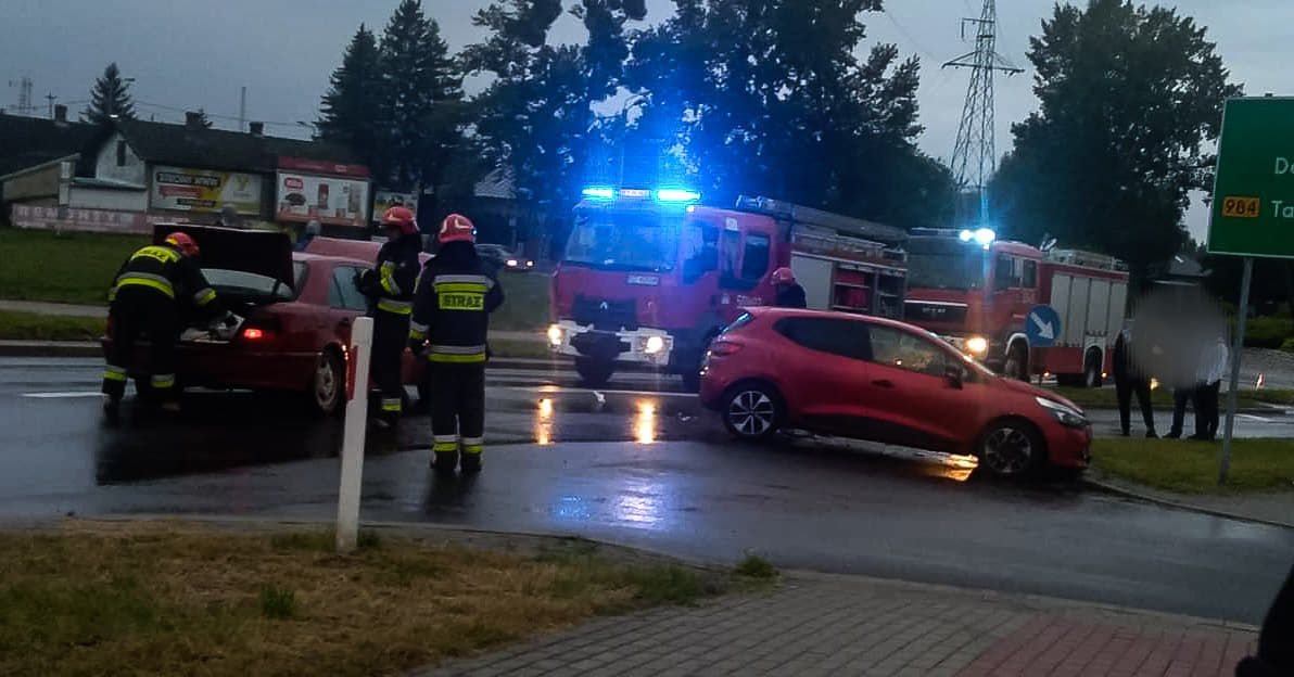 Kierowca mercedesa uciekł z miejsca kolizji. Szuka go policja! - Zdjęcie główne