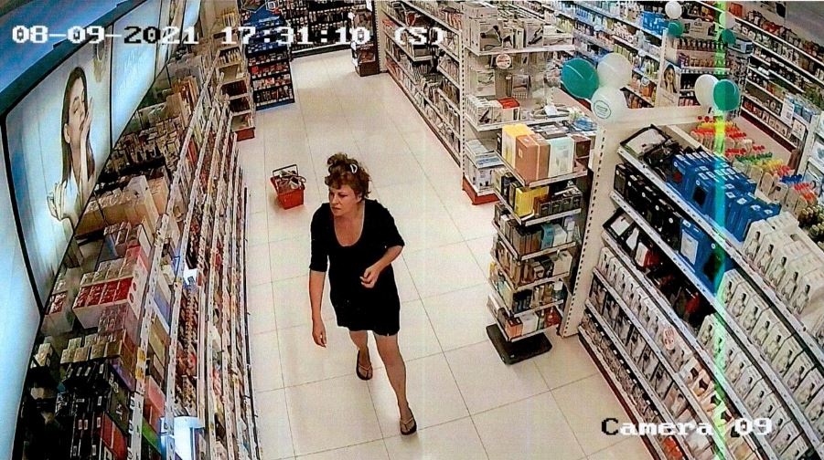 REGION: Kradła perfumy, policja szuka złodziejki [ZDJĘCIA] - Zdjęcie główne