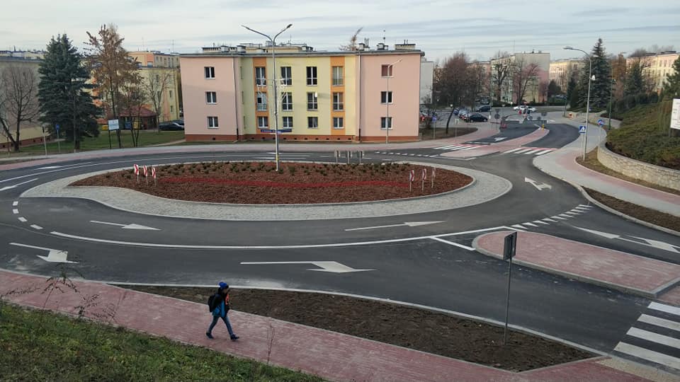 Nowo rondo w centrum Mielca już gotowe. Niedługo otwarcie [FOTO] - Zdjęcie główne