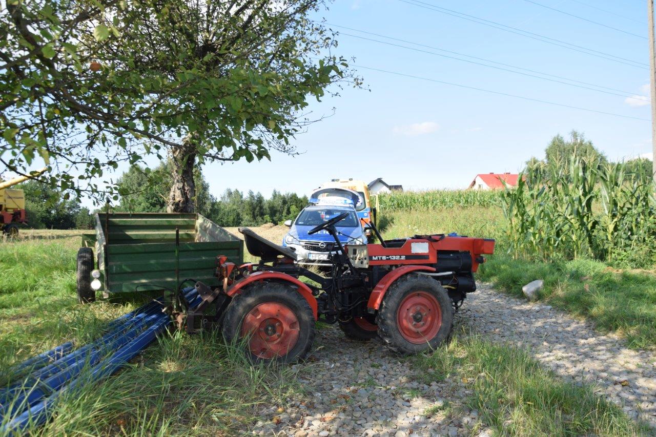 Tragedia pod Tarnowem. Staruszek przejechany przez traktor - Zdjęcie główne