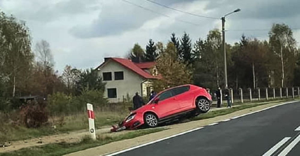 Z ostatniej chwili: samochód uderzył w przepust. Jedna osoba trafiła do szpitala! - Zdjęcie główne