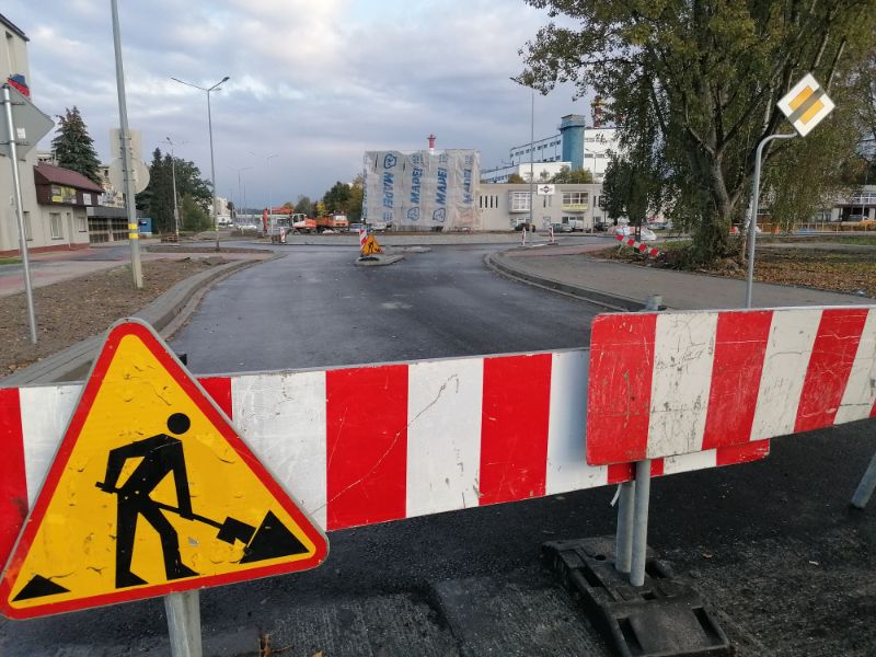 Prace przy rondzie na ul. Wojska Polskiego już na finiszu [FOTO, VIDEO] - Zdjęcie główne