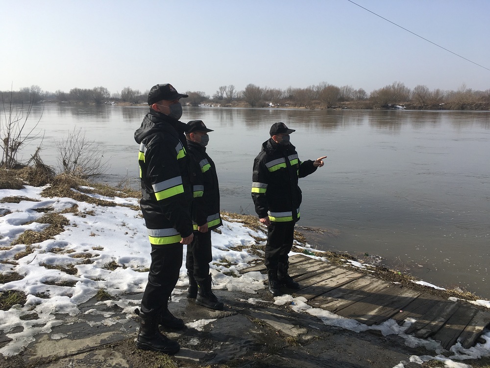 Strażacy monitorują sytuację na rzekach [ZDJĘCIA] - Zdjęcie główne