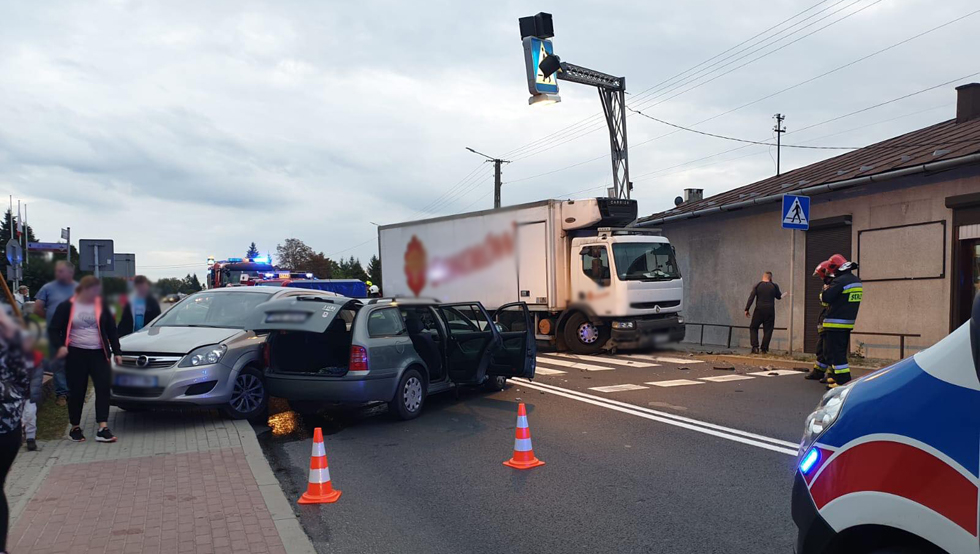 Droga krajowa nr 9 w Majdanie Królewskim całkowicie zablokowana. Kolizja 3 aut - Zdjęcie główne