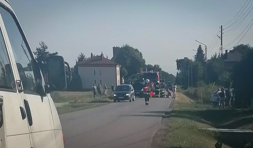 Zderzenie osobówki z motocyklistą. Droga zablokowana!  - Zdjęcie główne