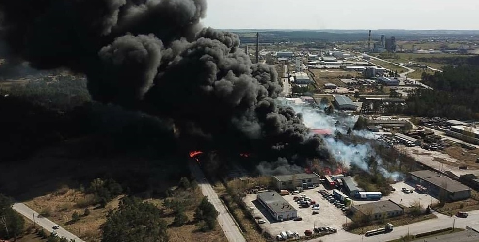 Płonie składowisko odpadów chemicznych [KRAJ] - Zdjęcie główne