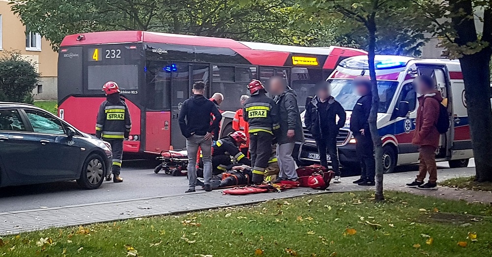 Dwaj pijani mężczyźni wtargnęli na jezdnię. Jeden trafił do szpitala! - Zdjęcie główne