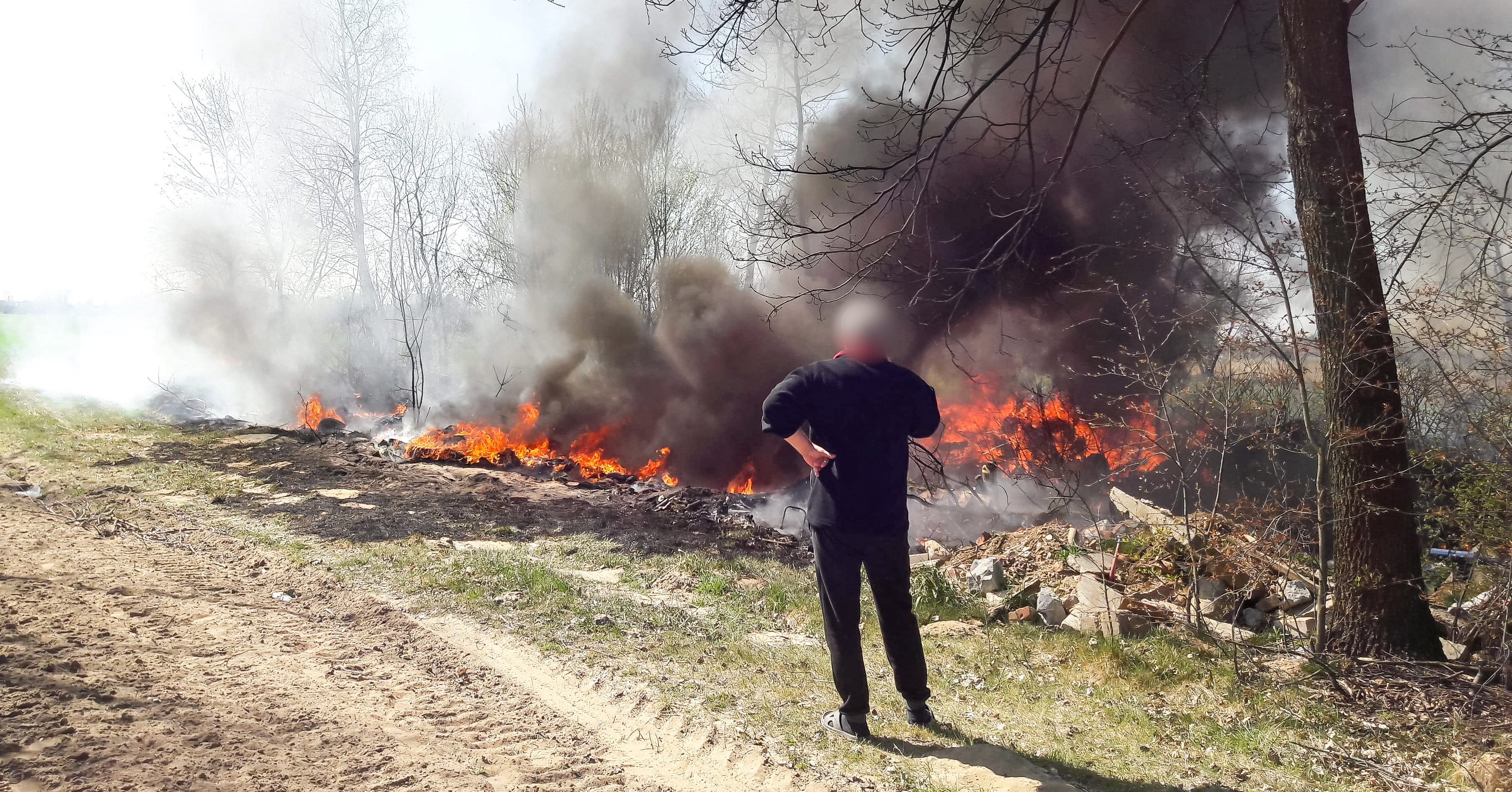 Pożar śmieci. W akcji kilka jednostek straży pożarnej! [FOTO] - Zdjęcie główne