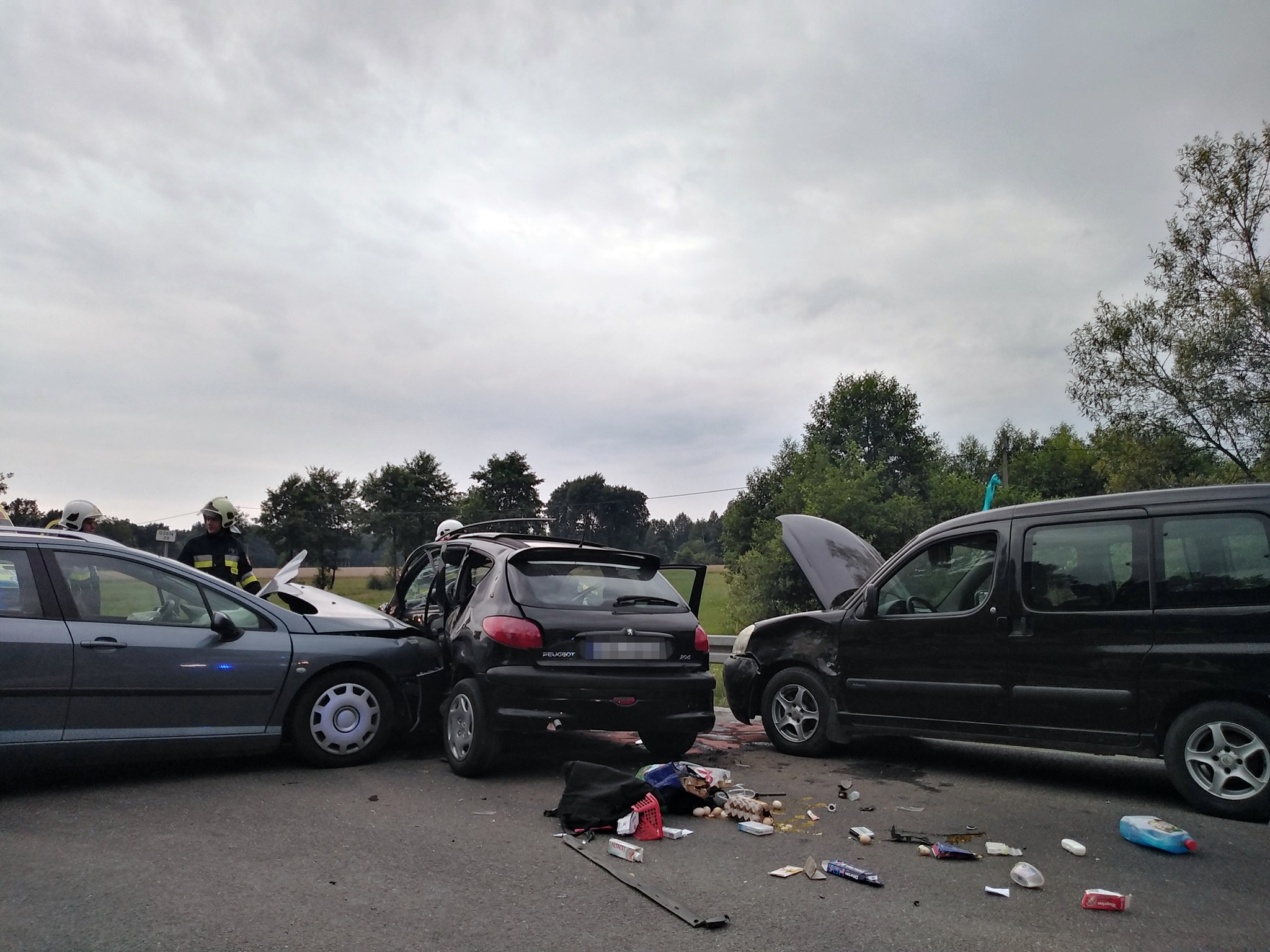 Wypadek pod Szczucinem. Zderzyły się 3 samochody [FOTO] - Zdjęcie główne