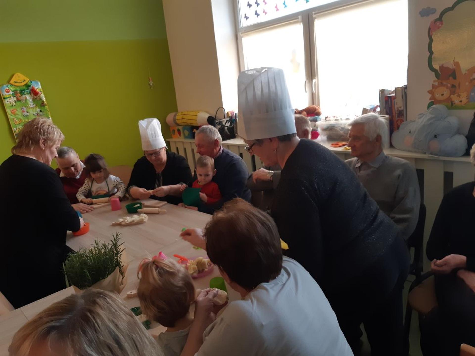 Dzień Babci i Dziadzia w żłobku [FOTO] - Zdjęcie główne