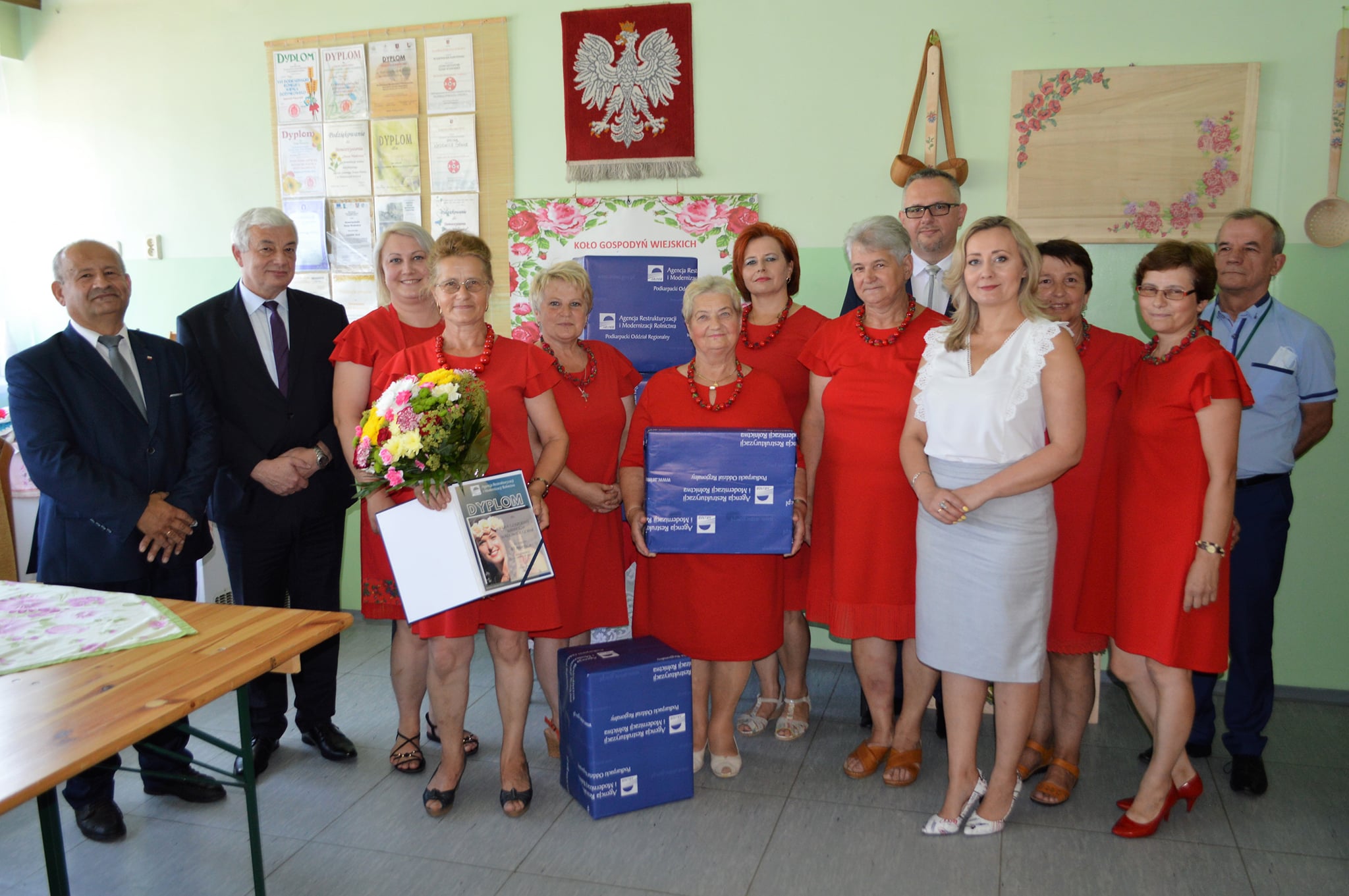 Koło Gospodyń Wiejskich na podium - Zdjęcie główne