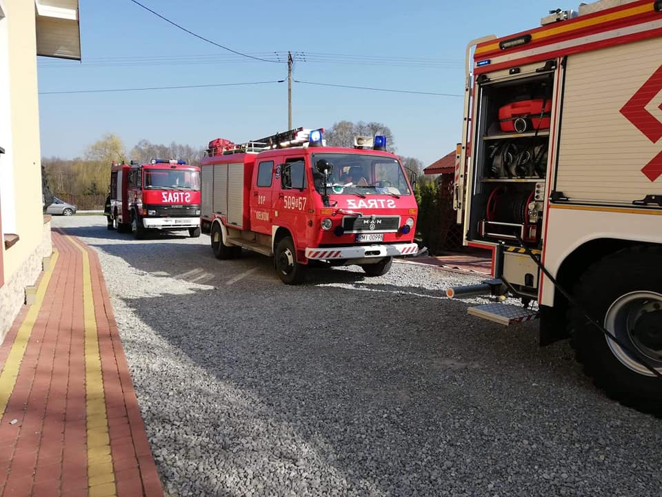 Pożar desek obok budynku [FOTO] - Zdjęcie główne