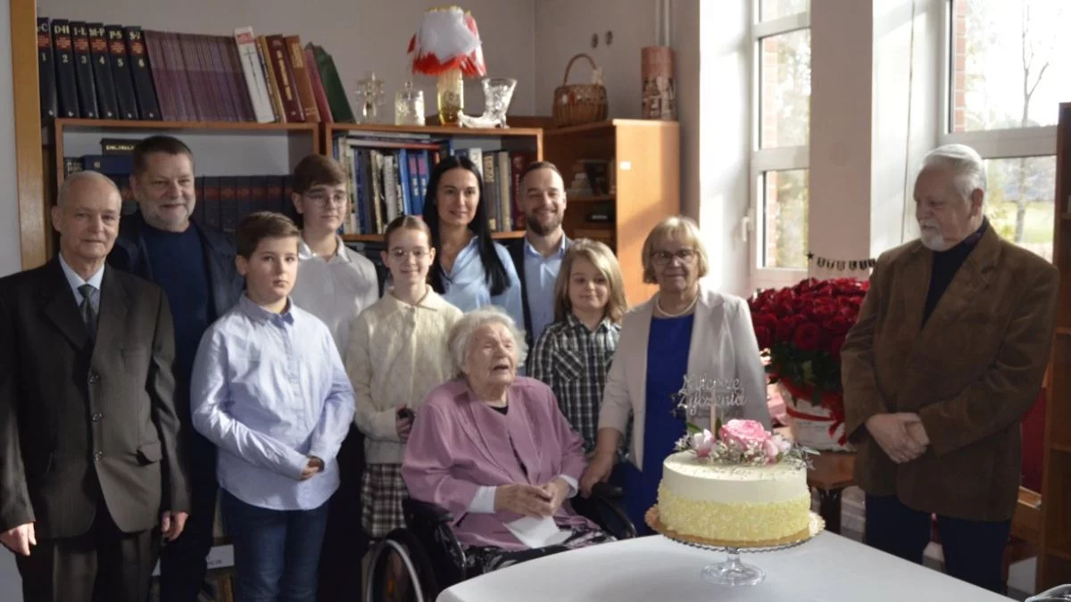 100 lat i chce więcej. Niezwykła uroczystość setne urodziny pani Zofii Ronij w DPS w Mielcu [ZDJĘCIA] - Zdjęcie główne