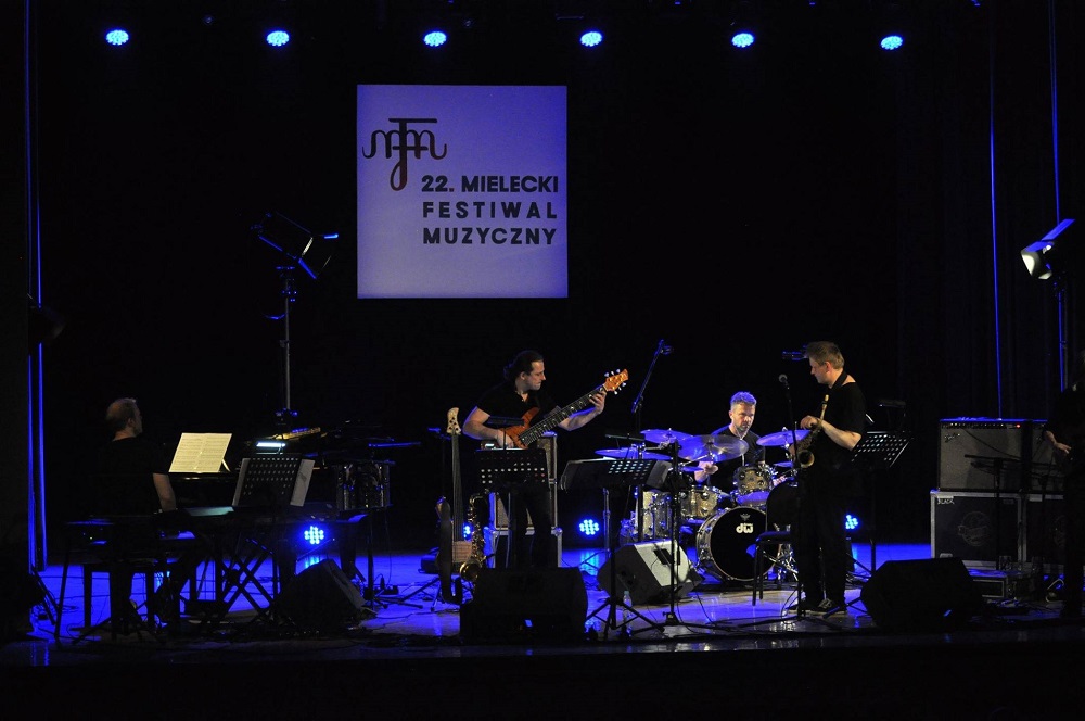 Mike Stern i Łukasz Pawlik z zespołem! Mocne jazzowe brzmienie na Inaugurację MFM w MIelcu [FOTO] - Zdjęcie główne