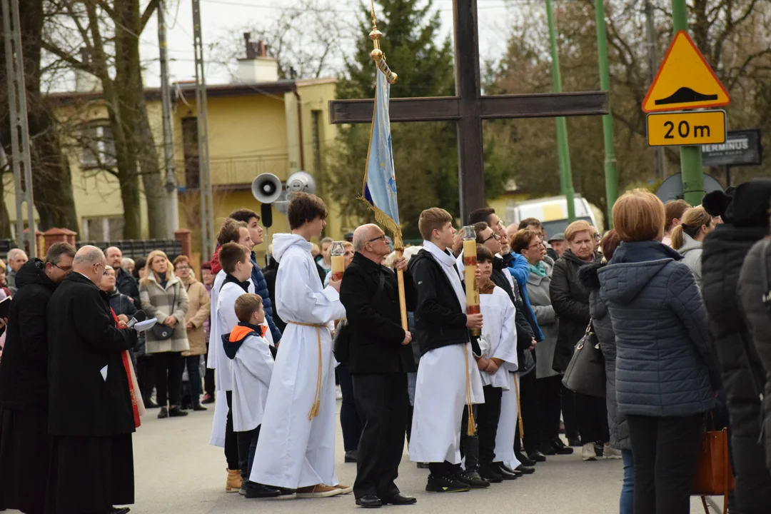 Tłumy na Drodze Krzyżowej ulicami miasta parafii Ducha Świętego cz. 1 [ZDJĘCIA] - Zdjęcie główne