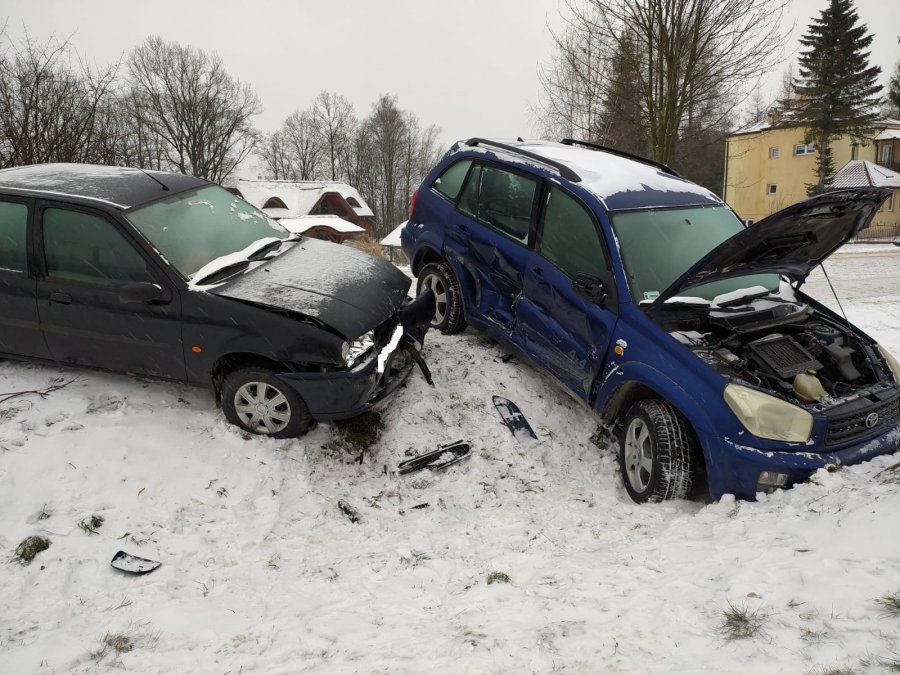 Z Podkarpacia. Toyota i Ford zderzyły się ze sobą. Jedna osoba w szpitalu - Zdjęcie główne