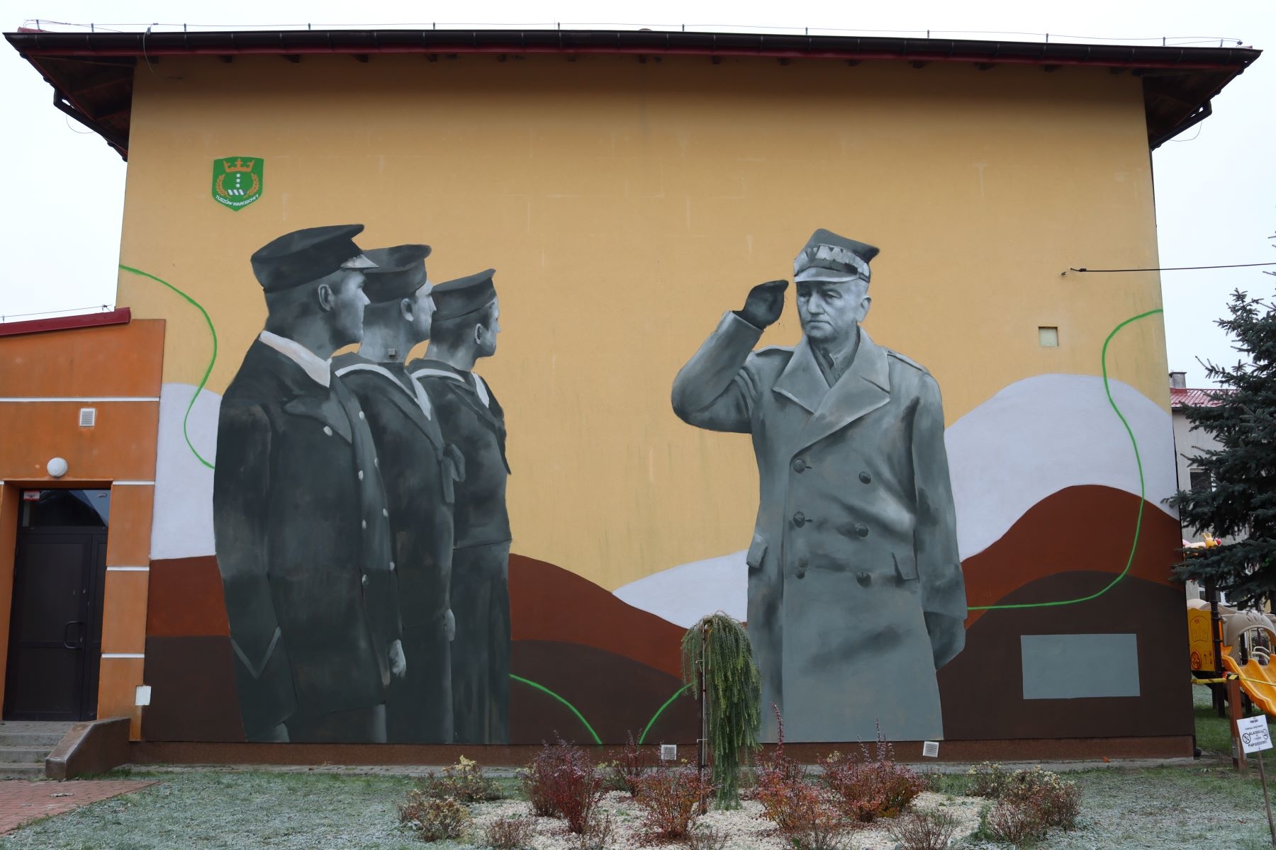 Znany artysta wykonał mural upamiętniający gen. Sikorskiego w Tuszowie Narodowym [FOTO] - Zdjęcie główne