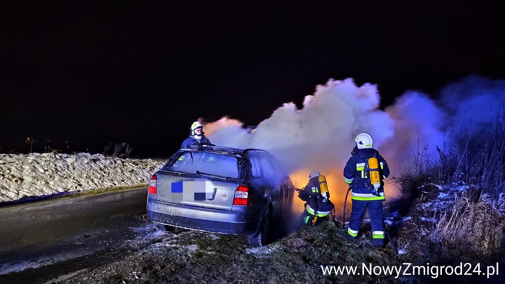 Podkarpacie. Pożar osobowego Audi - Zdjęcie główne