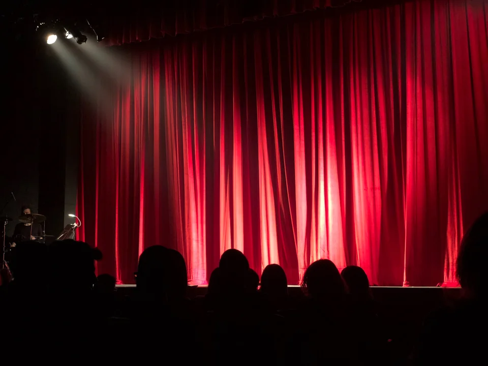 Stand-up Adam Van Bendler: „Zło konieczne” w Połańcu [ZAPOWIEDŹ] - Zdjęcie główne