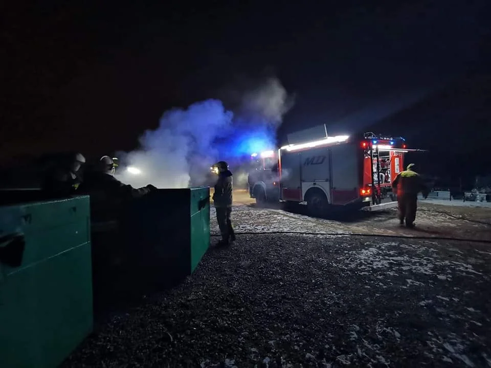 Chorzelów. Pożar na cmentarzu - Zdjęcie główne