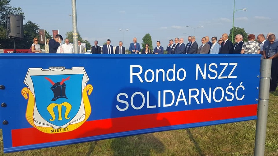 Mielec: Rondo przy al. Kwiatkowskiego ma nazwę NSZZ "Solidarność"  - Zdjęcie główne