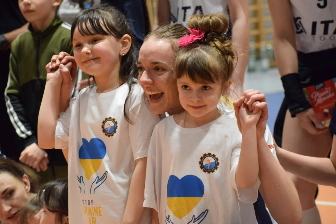 Dzieci z Ukrainy na meczu ITA TOOLS Stali Mielec [ZDJĘCIA] - Zdjęcie główne