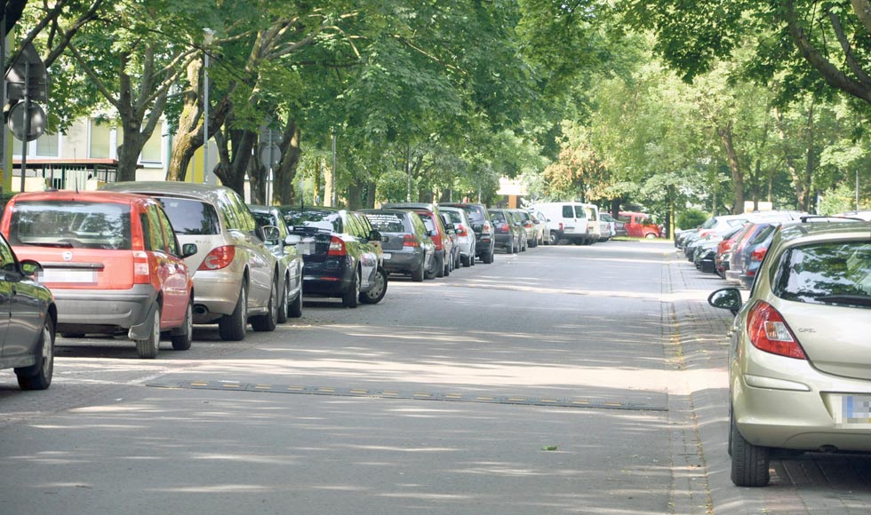 Urzędnicy parkują przy naszych blokach! - Zdjęcie główne