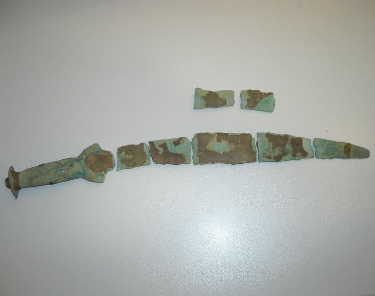Miecz z epoki brązu znaleziony w przesyłce - Zdjęcie główne