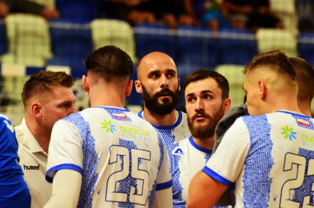 Liga Centralna: Udany debiut nowego trenera. Handball Stal Mielec ogrywa Siódemkę Legnica i odnosi pierwsze zwycięstwo w sezonie - Zdjęcie główne