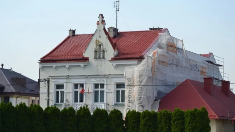 Radomyski rynek zmienia swoje oblicze. Kamienica do remontu - Zdjęcie główne