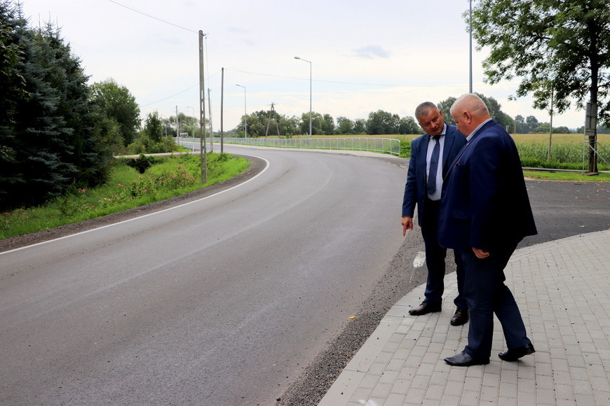 Chodnik powstanie w dwóch gminach - Zdjęcie główne