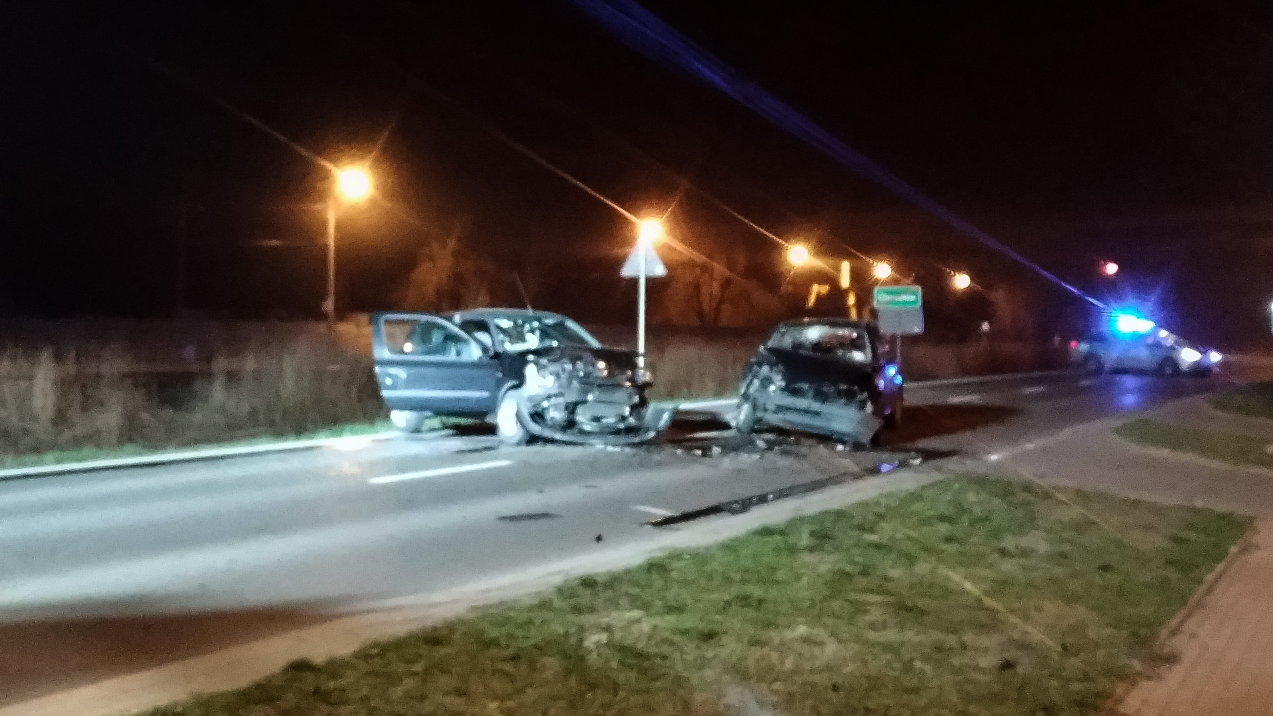 Zderzenie dwóch samochodów. Jeden z kierowców nietrzeźwy! [FOTO, VIDEO] - Zdjęcie główne