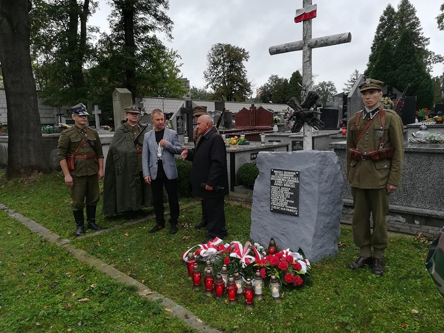 Nowe miejsce pamięci w Mielcu. Na cmentarzu parafialnym powstał pomnik ku czci mieszkańców Złotnik - Zdjęcie główne