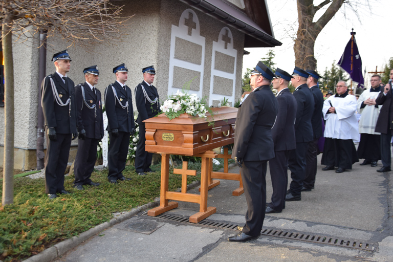 Tłumy parafian żegnały tragicznie zmarłego księdza proboszcza - Zdjęcie główne