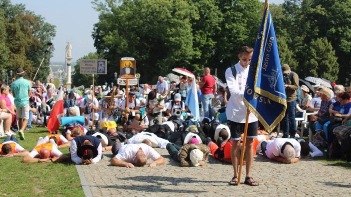 Pielgrzymi z Mielca dotarli na Jasną Górę! Pielgrzymka tarnowska liczyła blisko 5 tys. osób! - Zdjęcie główne