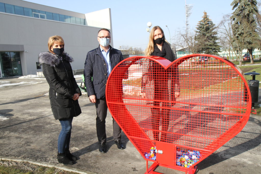 Pojemnik na nakrętki stanął w centrum Mielca - Zdjęcie główne