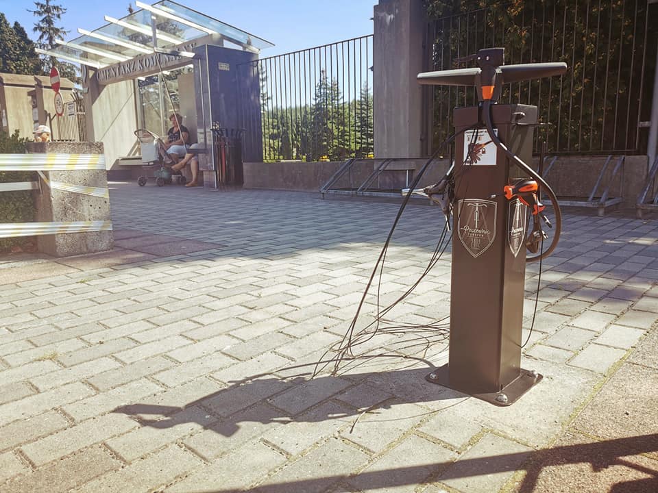 Kolej na rower: stojaki serwisowe w Mielcu. Gdzie się znajdują? [ZDJĘCIA-MAPA] - Zdjęcie główne