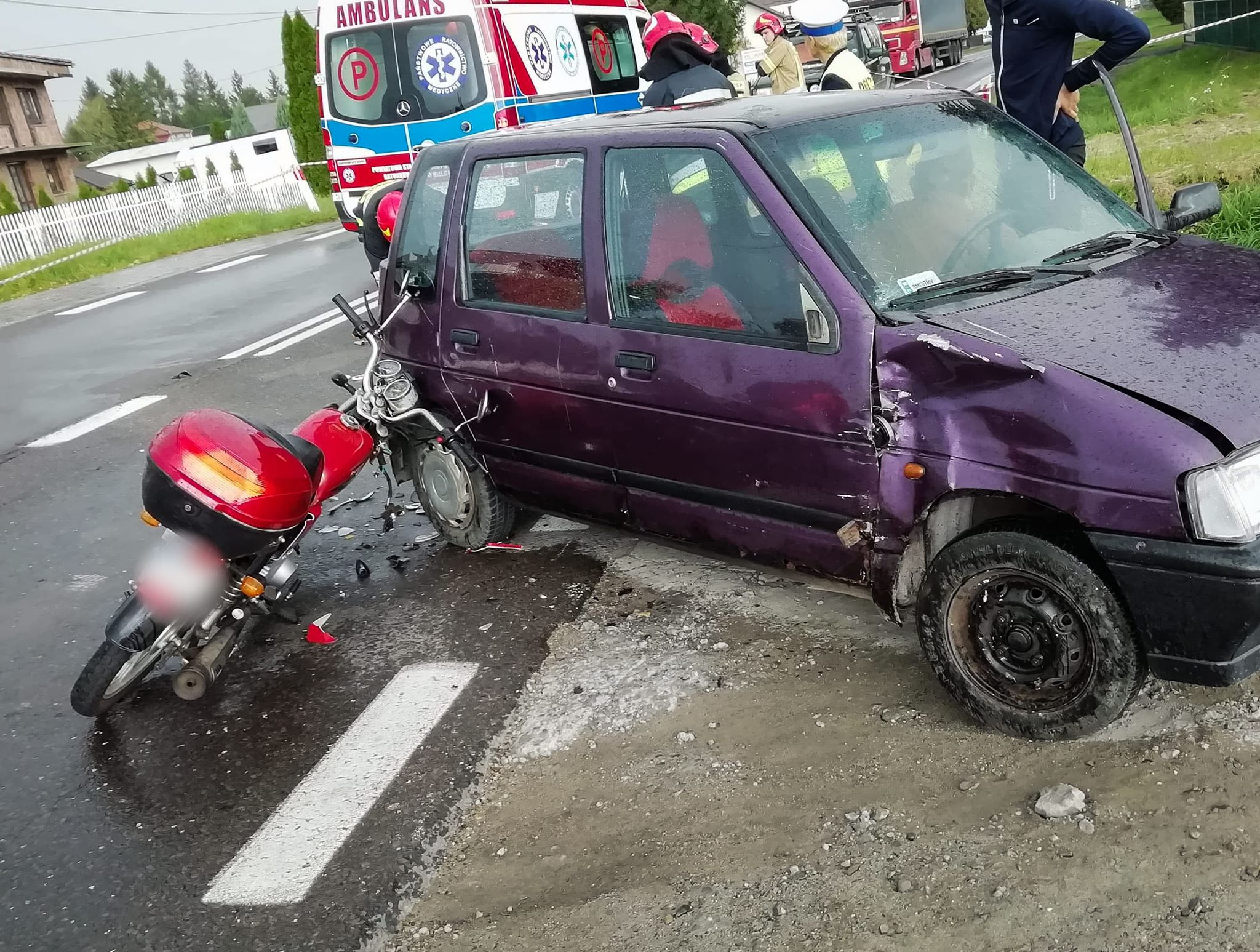 Motorowerzysta w cieżkim stanie trafił do mieleckiego szpitala! [FOTO] - Zdjęcie główne