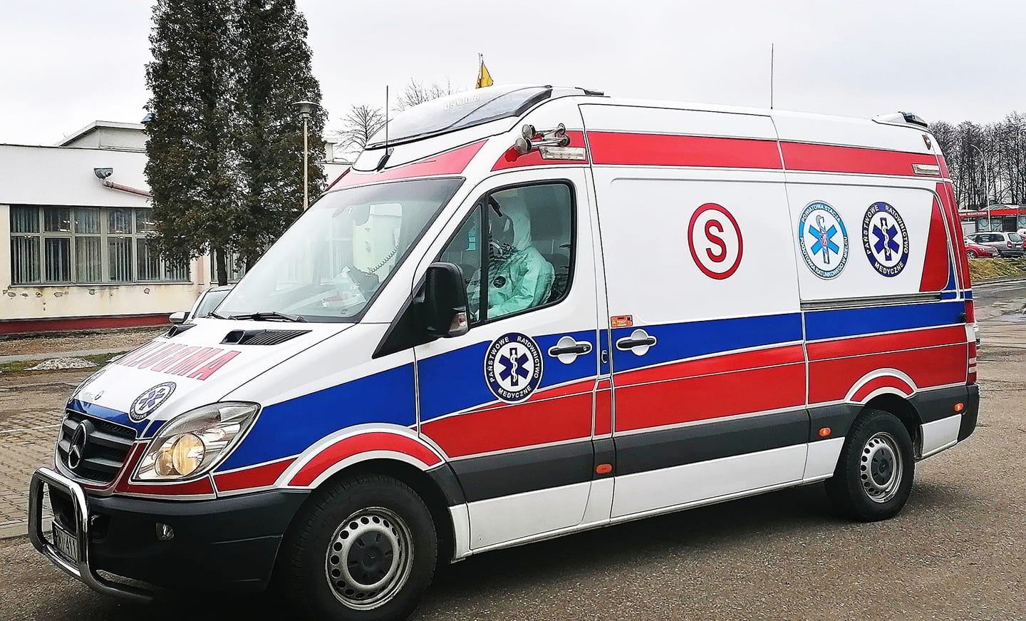 Dodatkowy ambulans z załogą w Padwi Narodowej - Zdjęcie główne