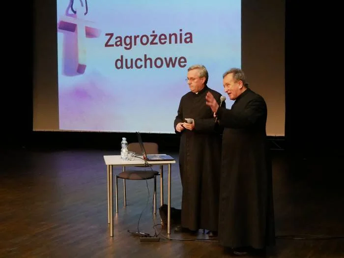 Egzorcysta diecezji tarnowskiej: Nie wolno się bać - Zdjęcie główne