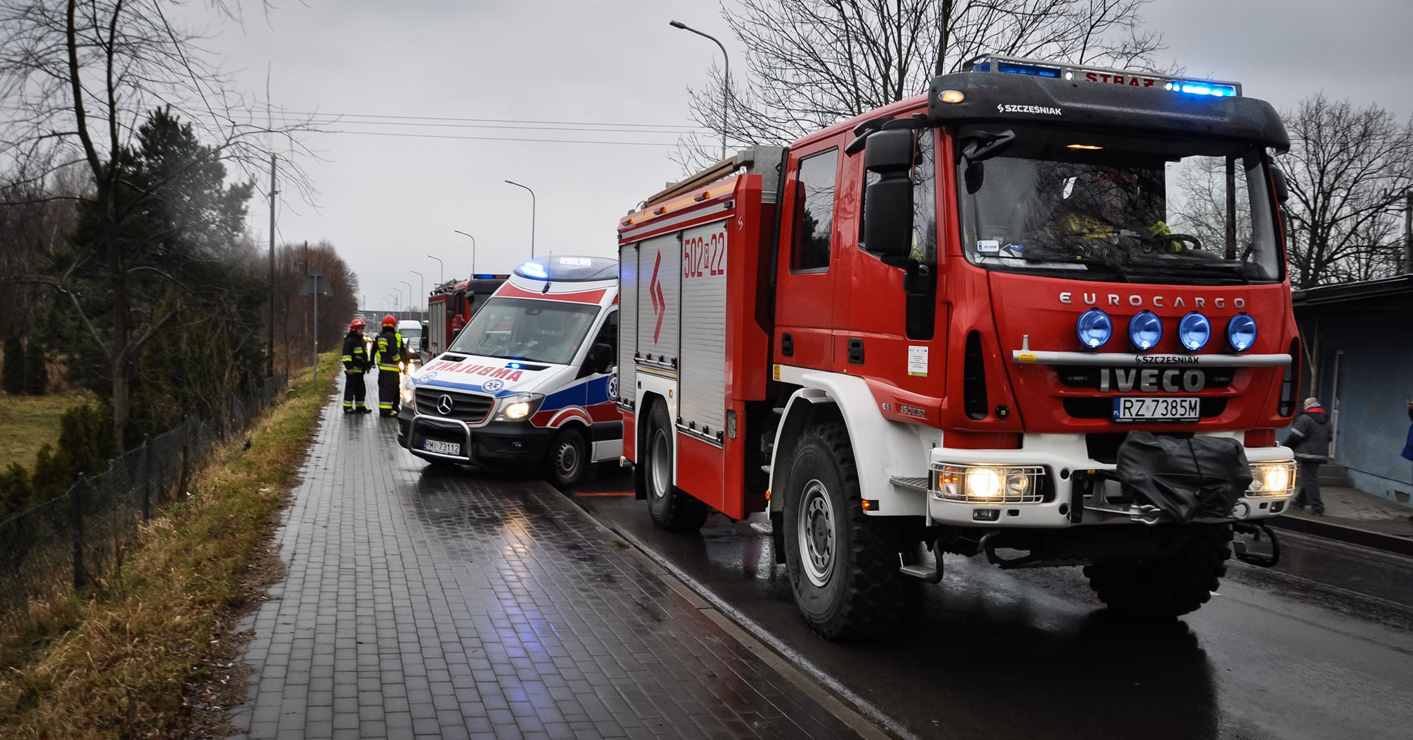 Zderzenie dwóch samochodów. Dwie osoby poszkodowane! [FOTO] - Zdjęcie główne